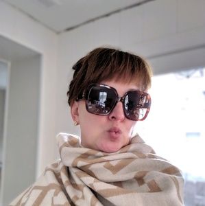 Meet your Posher, Anne